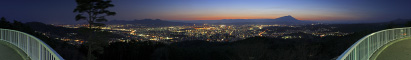 岩山公園（岩山展望台）のパノラマ夜景写真