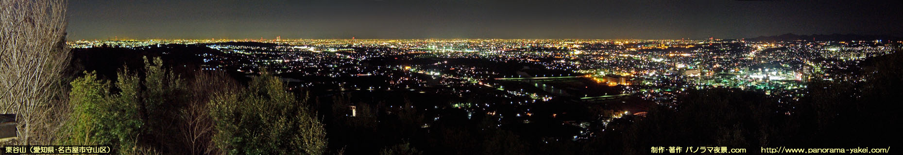 東谷山 山頂展望台からのパノラマ夜景写真