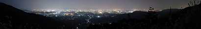 ポンポン山のパノラマ夜景写真