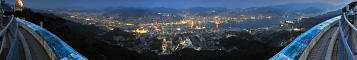稲佐山 展望塔「ビュータワー」からのパノラマ夜景写真（日没直後）